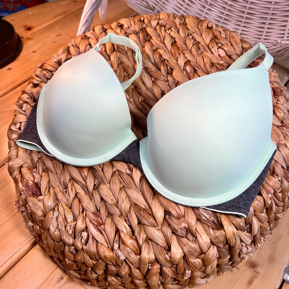 Pink bra - Picture 2 of 4